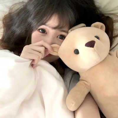 与一位女士合影